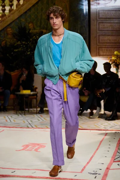 Look 12